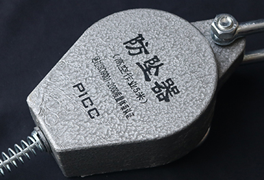 High altitude self-locking speed differential anti fall device